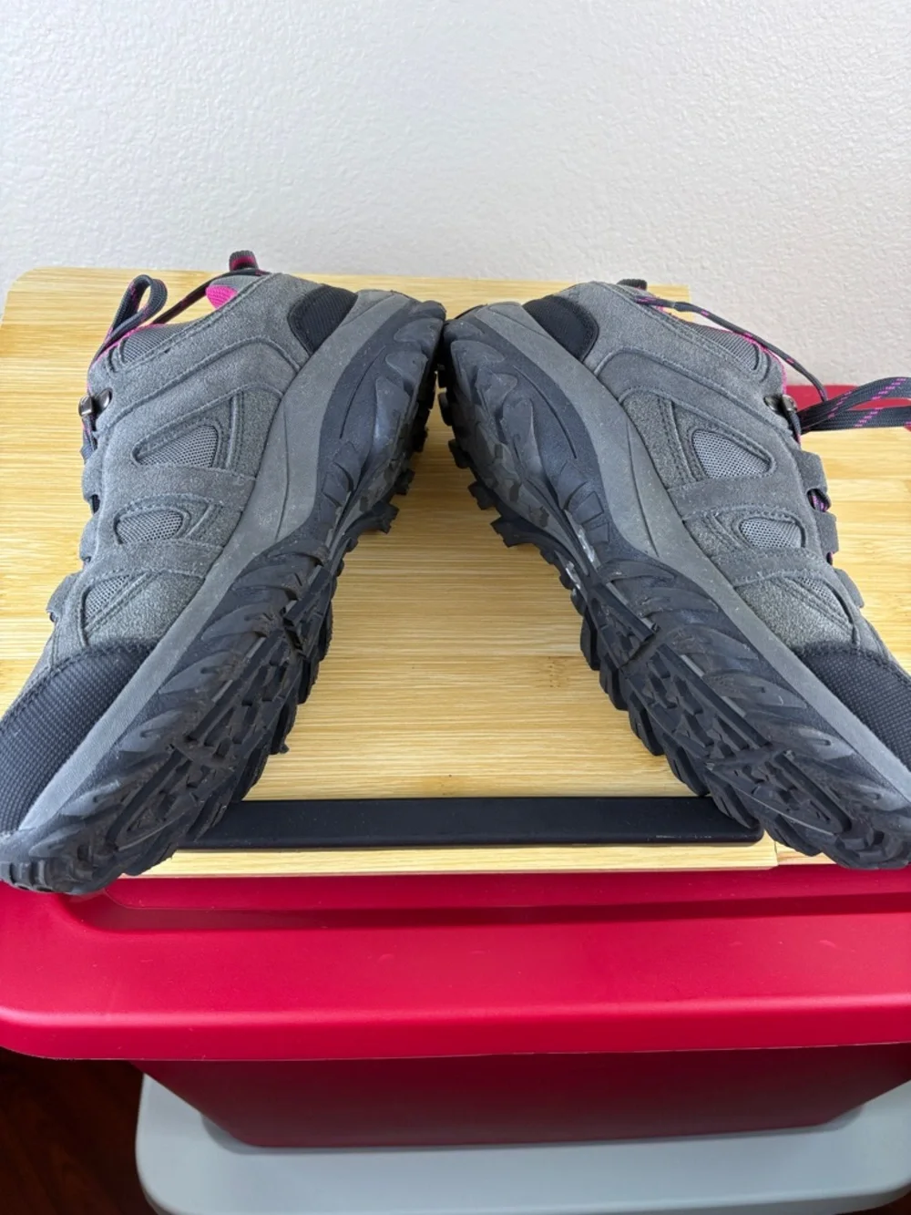 BearPaw Edgewood Low Women's Hiking‎ Shoes Gray Pink Suede Mesh 2755W Size 11